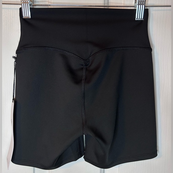 NWT ALO Yoga 5" Airlift Energy Short- Black/ Size X-Small (2-4) - Picture 6 of 10
